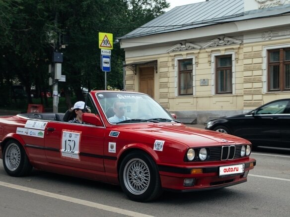 1988 BMW 3 серии 325i II (E30), красный, 3000000 рублей - вид 4