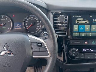 2022 Mitsubishi Outlander III Рестайлинг 3, белый, 2600000 рублей, вид 5
