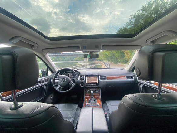 2010 Volkswagen Touareg II, чёрный, 2450000 рублей - вид 23
