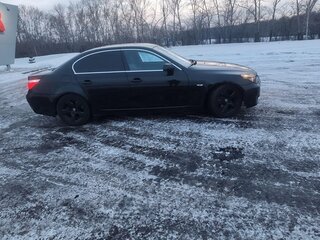 2008 BMW 5 серии 520i V (E60/E61) Рестайлинг, чёрный, 1100000 рублей, вид 3