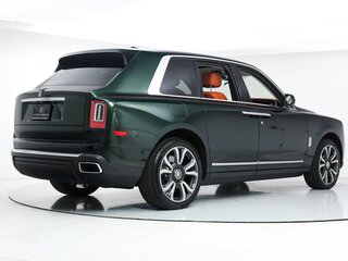 2022 Rolls-Royce Cullinan I (Series I), зелёный, 40103443 рублей, вид 2