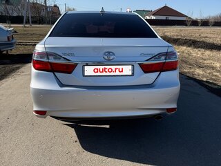 2015 Toyota Camry VII (XV50) Рестайлинг, серебристый, 2125000 рублей, вид 2