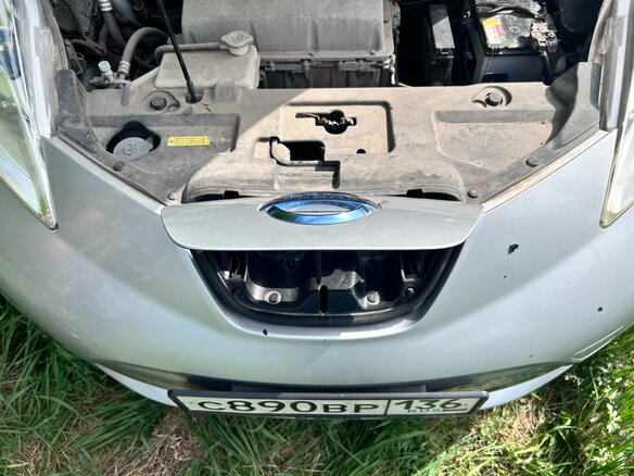 2013 Nissan Leaf (EM57) I (ZE0/AZE0), серый, 820000 рублей - вид 13