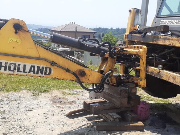 2005 New Holland LB115, жёлтый, 4200000 рублей - вид 25