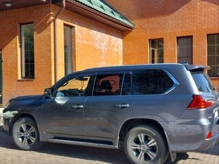 2017 Lexus LX 450d III Рестайлинг 2, серебристый, 6499999 рублей, вид 3