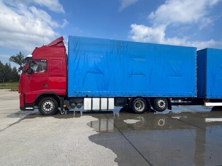 2011 Volvo FH, красный, 5500000 рублей, вид 4