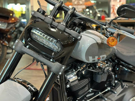 2024 Harley-Davidson Fat Bob, серый, 2950000 рублей, вид 3