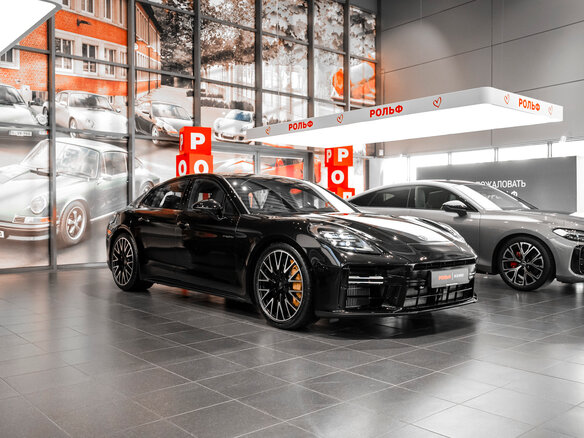 2026 Porsche Panamera Turbo S E-Hybrid III, чёрный, 39990000 рублей - вид 2