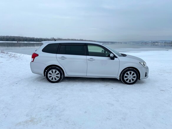 2014 Toyota Corolla Fielder XI (E160, E170, E180), серебристый, 1320000 рублей - вид 3