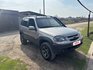 2017 Chevrolet Niva I Рестайлинг, серебристый, 585000 рублей, вид 3