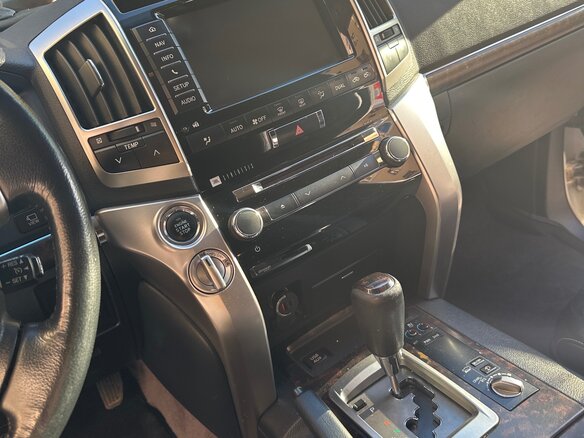 2014 Toyota Land Cruiser 200 Series Рестайлинг 1, белый, 3900000 рублей - вид 10
