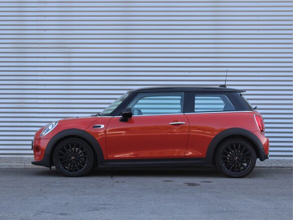 2018 Mini Hatch Cooper III (F55/F56) Рестайлинг, оранжевый - вид 7