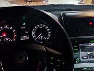 2011 Skoda Octavia II (A5) Рестайлинг, чёрный, 650000 рублей, вид 5