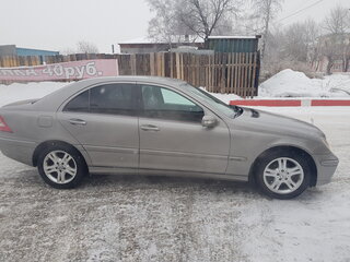 2004 Mercedes-Benz C-Класс 200 II (W203) Рестайлинг, бежевый, 800000 рублей, вид 3