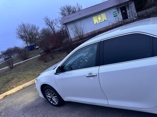 2016 Toyota Camry VII (XV50) Рестайлинг, белый, 2150000 рублей, вид 3