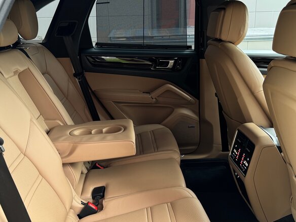 2020 Porsche Cayenne III, чёрный, 7500000 рублей - вид 17