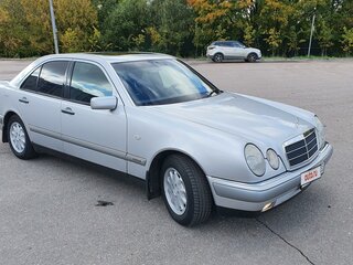 1996 Mercedes-Benz E-Класс 230 II (W210, S210), серебристый, 865000 рублей, вид 1