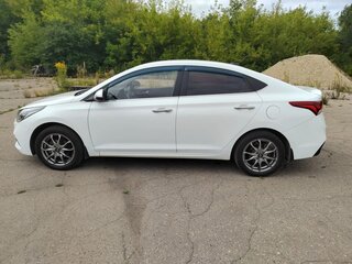 2017 Hyundai Solaris II, белый, 1220000 рублей, вид 2