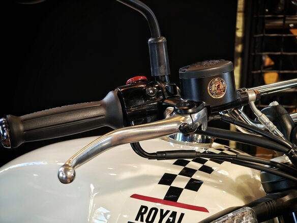 2026 Royal Enfield Bear 650, белый, 747000 рублей - вид 5