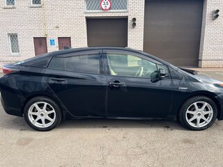 2017 Toyota Prius IV (XW50), чёрный, 1650000 рублей, вид 4