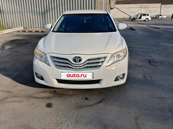 2009 Toyota Camry VI (XV40) Рестайлинг, белый, 1000000 рублей - вид 1