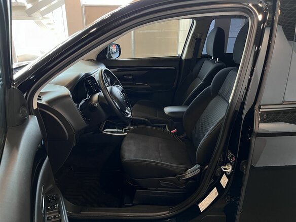 2018 Mitsubishi Outlander III Рестайлинг 3, чёрный, 1890000 рублей - вид 15