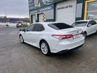 2021 Toyota Camry VIII (XV70), белый, 2900000 рублей, вид 2