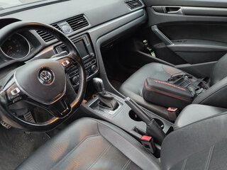 2016 Volkswagen Passat (North America and China) I Рестайлинг, синий, 1350000 рублей, вид 5