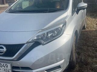 2017 Nissan Note II Рестайлинг, серебристый, 987657 рублей, вид 1