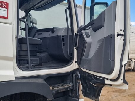 2019 Renault T-Series, белый, 5495000 рублей, вид 2