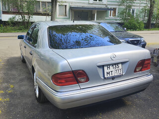 1999 Mercedes-Benz E-Класс 280 II (W210, S210), серебристый, 800000 рублей, вид 3