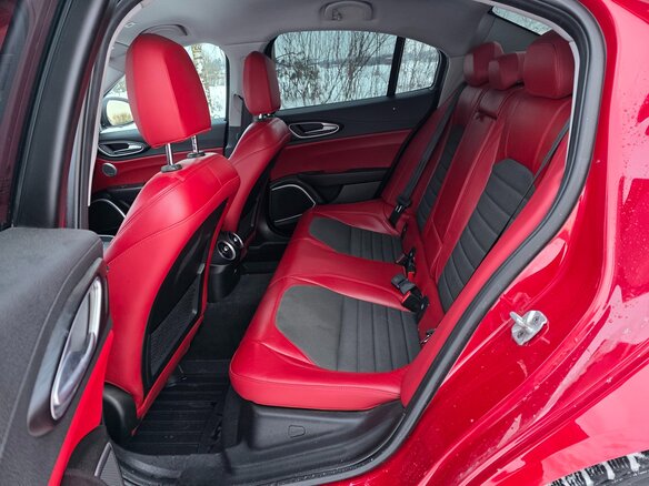 2017 Alfa Romeo Giulia II (952), красный, 3000000 рублей - вид 15