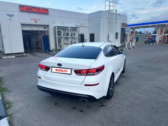 2019 Kia Optima IV Рестайлинг, белый, 1320000 рублей - вид 3