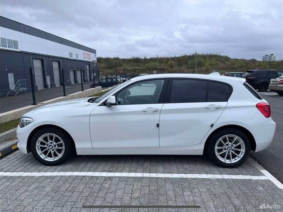 2017 BMW 1 серии 118d II (F20/F21) Рестайлинг, белый, 1700000 рублей - вид 3