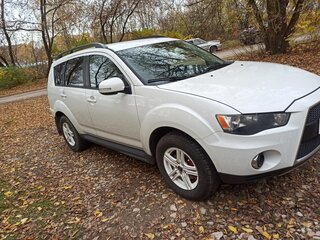2010 Mitsubishi Outlander II Рестайлинг, белый, 980000 рублей, вид 2