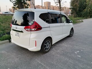 2017 Honda Freed II, белый, 1490000 рублей, вид 4