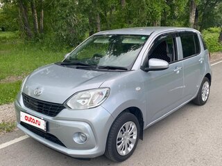 2017 Toyota Passo III, серебристый, 945000 рублей, вид 1