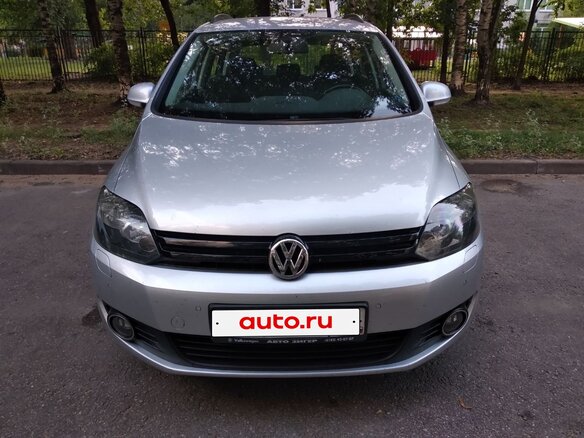 2012 Volkswagen Golf Plus II, серебристый, 1350000 рублей - вид 1