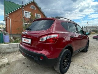 2011 Nissan Qashqai I Рестайлинг, красный, 950000 рублей, вид 2