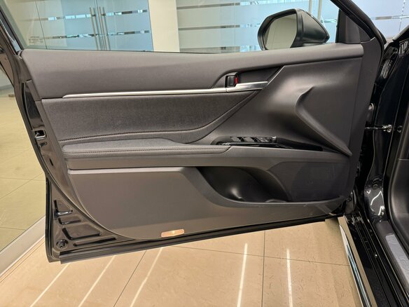 2023 Toyota Camry VIII (XV70) Рестайлинг, чёрный - вид 12