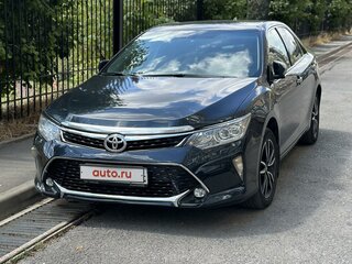 2017 Toyota Camry VII (XV50) Рестайлинг 2, серый, 2150000 рублей, вид 1