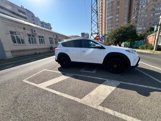 2018 Toyota RAV4 IV (XA40) Рестайлинг, белый, 2700000 рублей, вид 3