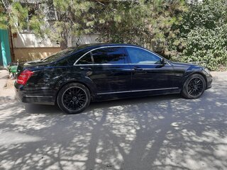 2011 Mercedes-Benz S-Класс 350 V (W221) Рестайлинг, чёрный, 1900000 рублей, вид 3