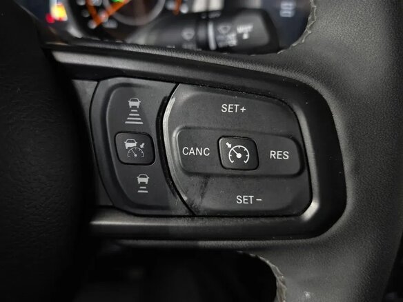 2023 Jeep Gladiator II (JT), оранжевый, 6900000 рублей - вид 16