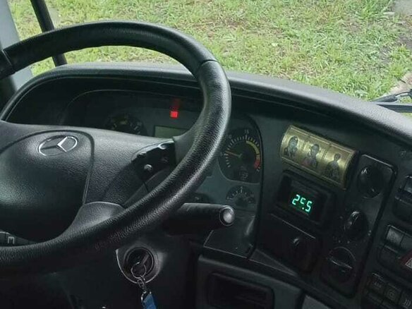 2004 Mercedes-Benz Actros, белый, 2550000 рублей - вид 19