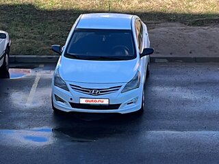2015 Hyundai Solaris I Рестайлинг, белый, 600000 рублей, вид 3