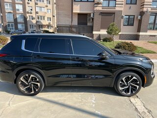 2021 Mitsubishi Outlander IV, чёрный, 4200000 рублей, вид 4