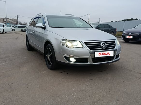 2010 Volkswagen Passat B6, серебристый, 1300000 рублей