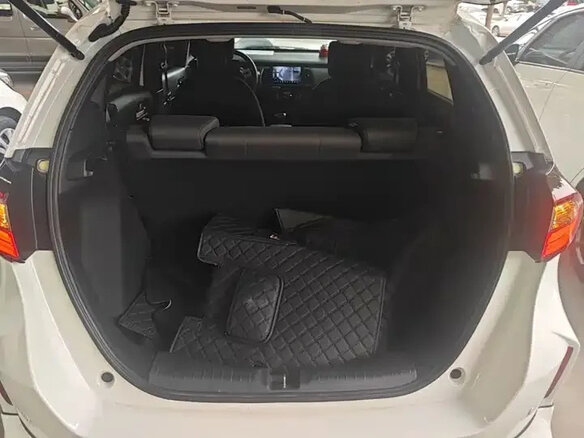 2023 Honda Fit IV Рестайлинг, белый, 1230000 рублей - вид 12