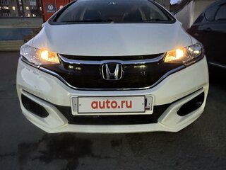 2017 Honda Fit III Рестайлинг, белый, 1580000 рублей, вид 1